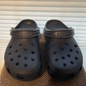 Navy blue unisex crocs. Men 7 and women 9.